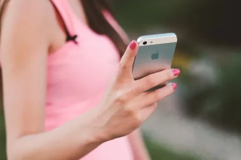 苹果加速推进折叠屏iPhone：最快2021年见