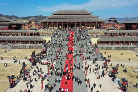 短剧“砍人”，“霸总”也快付不起房租